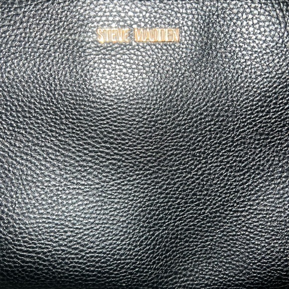 Slightly Used Undamaged Steve Madden Black and Gold Purse - Picture 2 of 3